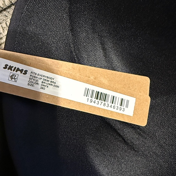 SKIMS 38D Fits Everybody Push-Up Demi Underwire Tshirt Bra Onyx 38D NWT - Picture 5 of 5
